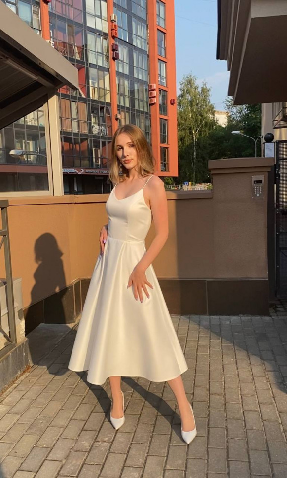 Атласное белое платье
