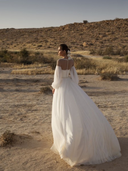 Свадебное платье со шлейфом