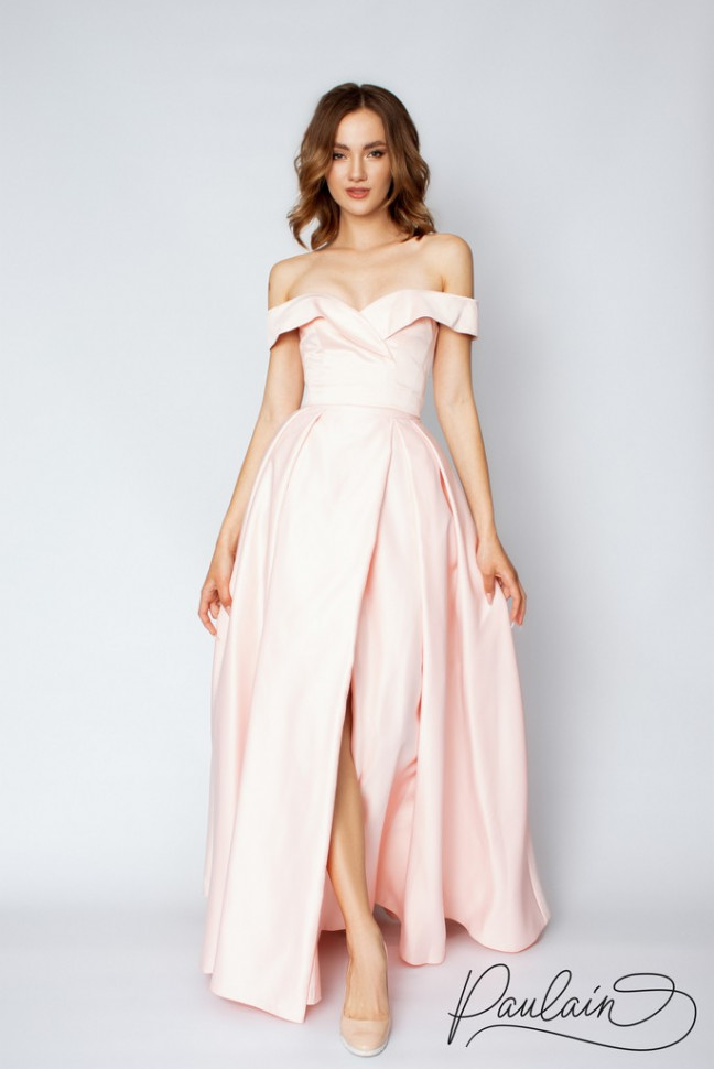 Розовое платье с разрезом