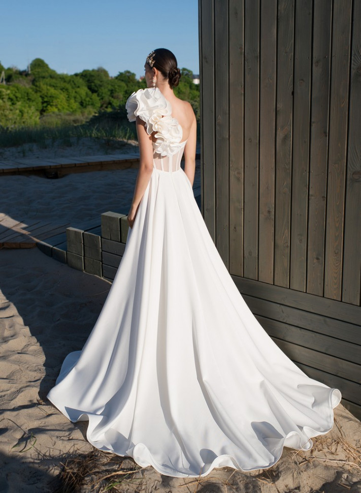 Жемчужное свадебное платье